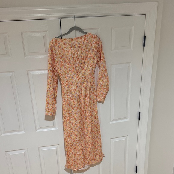 Elegant Floral Long Sleeve Dress - Picture 5 of 7